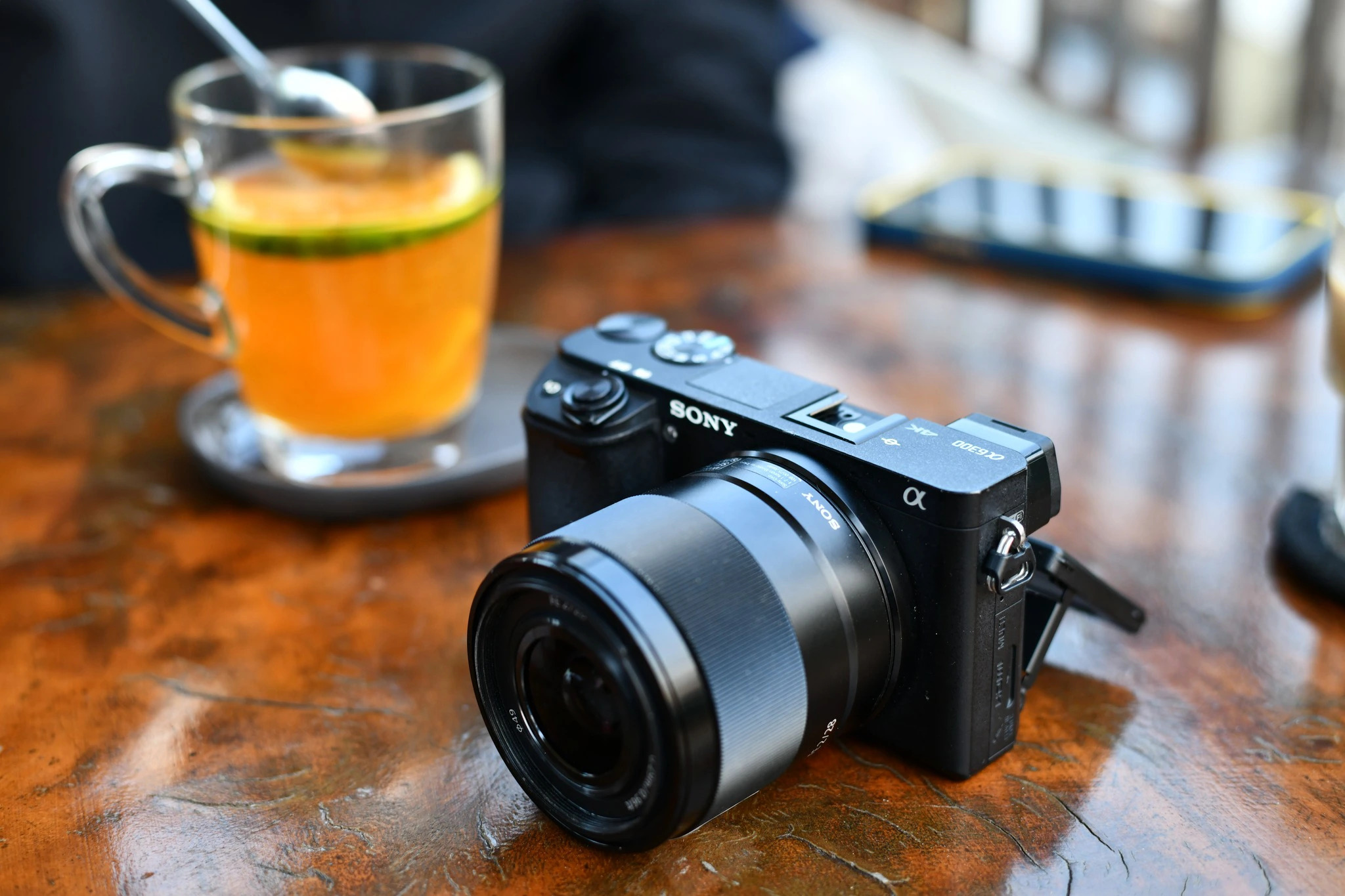 Sony α6300ミラーレス一眼カメラ+50mmF1.8/16-50mmセット